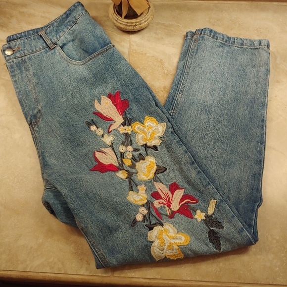 Paper Heart High Waist Jeans - Picture 5 of 8